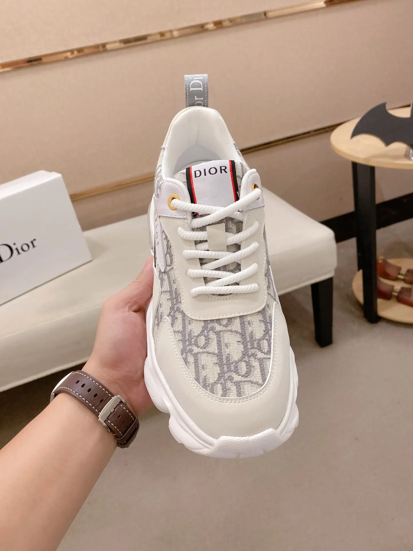 Men's shoes💰 462💰🇮🇹🇮🇹Dior d The new model is on sale at the same time at the counter. The upper 🇮🇹 is imported Italian first-layer cowhide, and the lining is fully imported sheepskin 💪💪. It is a complete 1⃣️ to 1⃣️ replica 🇮🇹💪💪, ⚠ Sole: The original sole is specially provided by the original factory. The exclusive movable molded sole is super comfortable. ⚠Original factory single goods, 🔍🔍high quality, you can enter and leave the counter at will, welcome to compare⚠. Code number:38-44
